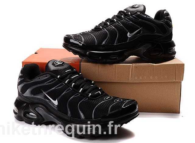 r tn noir chaussures blanches (1)